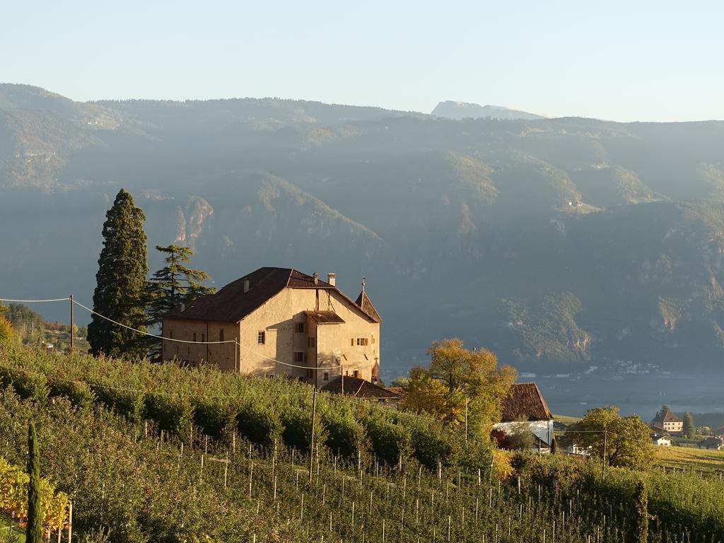 Schloss-Hof Appiano Sulla Strada Del Vino Zewnętrze zdjęcie