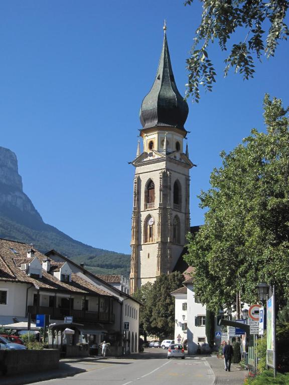 Schloss-Hof Appiano Sulla Strada Del Vino Zewnętrze zdjęcie